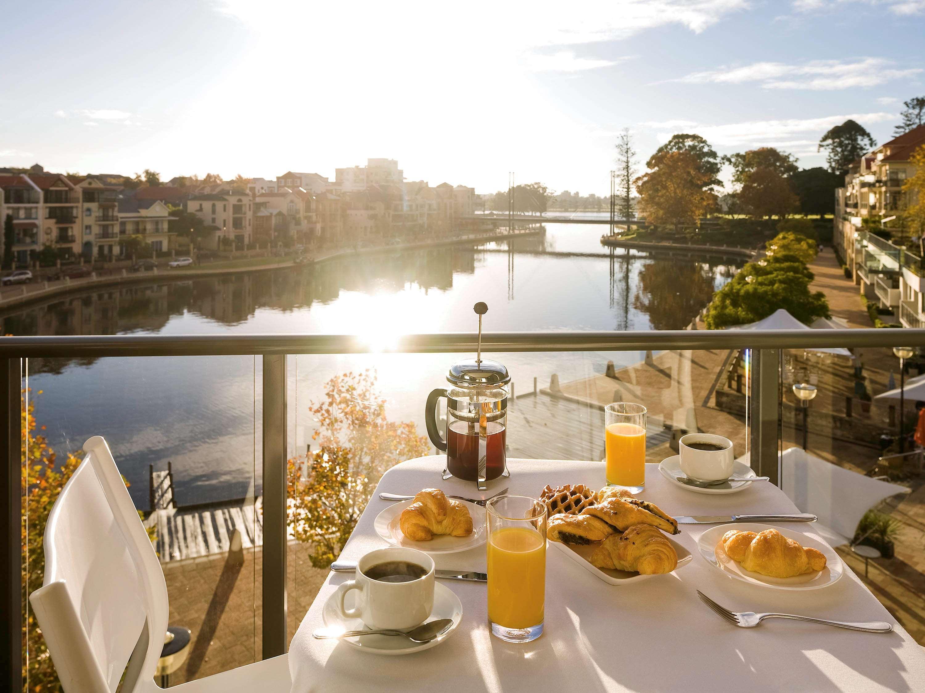 East Perth Suites Hotel Exterior foto