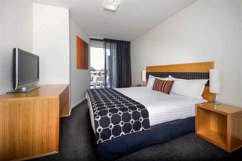 East Perth Suites Hotel Exterior foto
